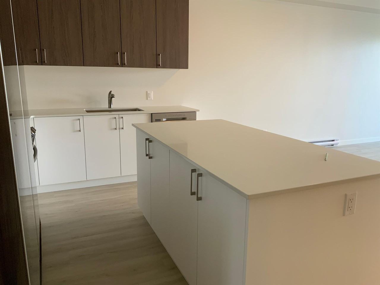 810 Orono Ave #405 - Photo 2 of 14