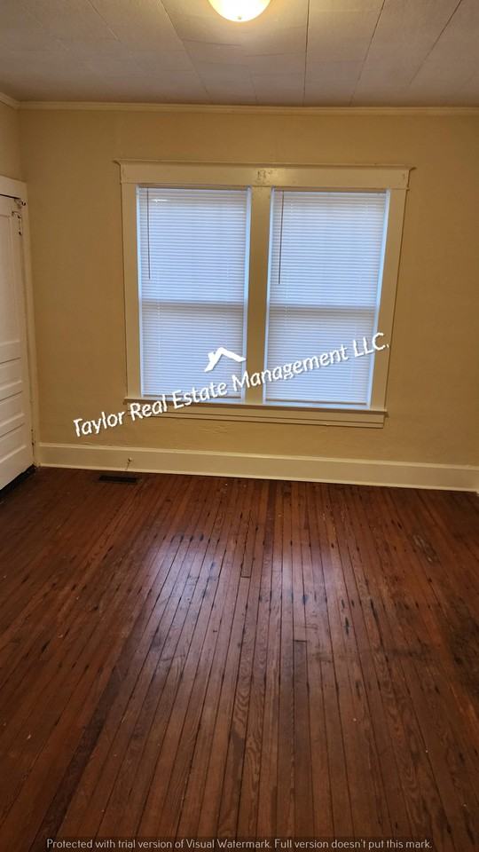 409 Howell St #1 - Photo 6 of 12