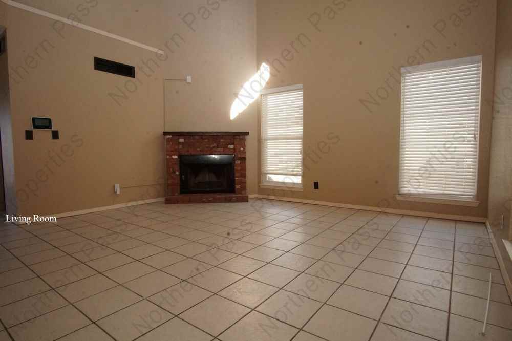 637 Woodcrest Ln - Photo 2 of 25