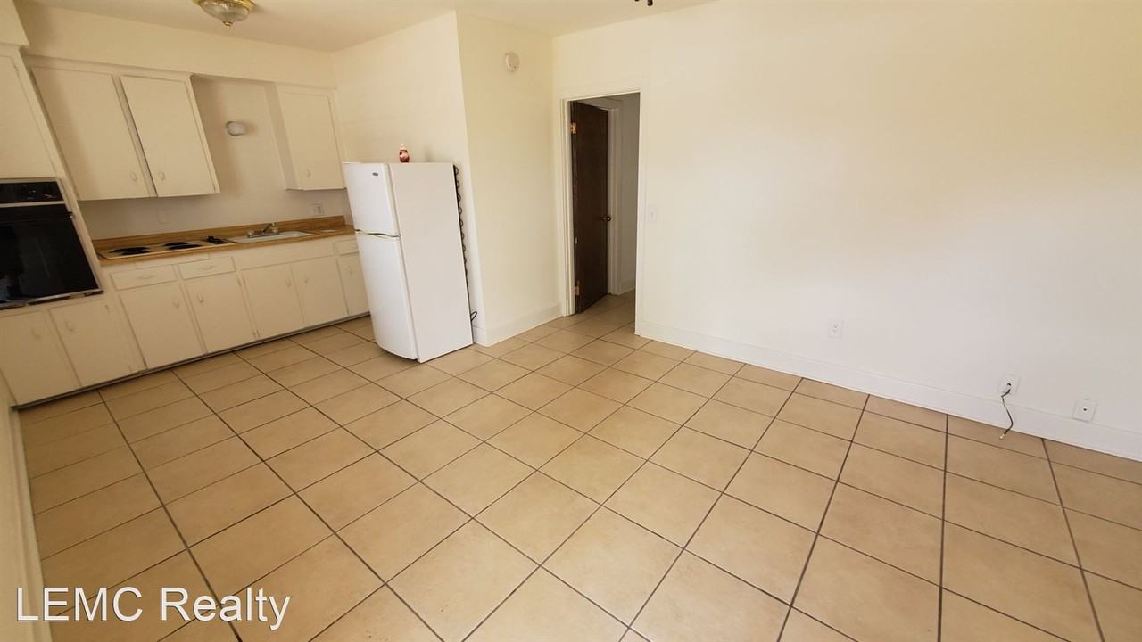 1st Ave  Cherrywood - Photo 3 of 5