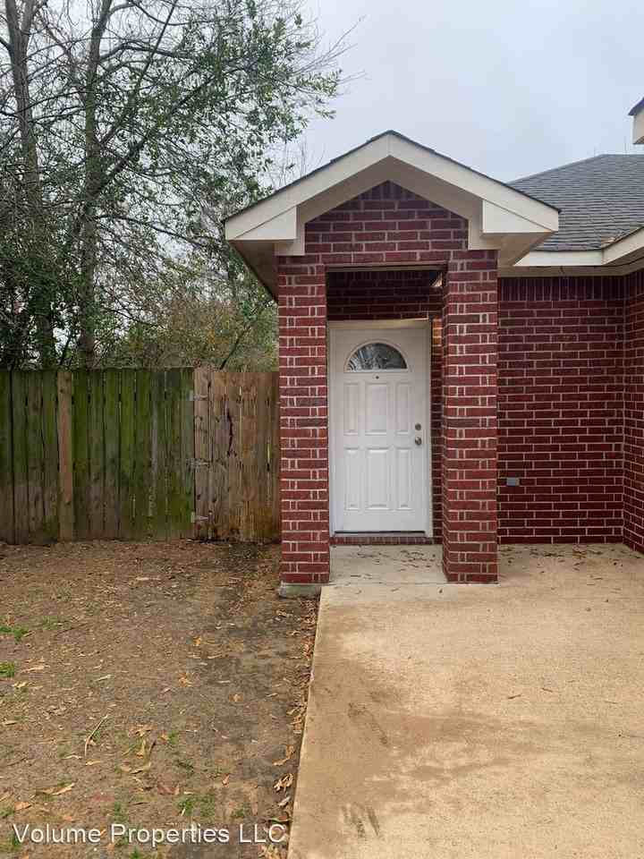 204 A&B - 212 A&B Bonnie Street - Photo 2 of 13