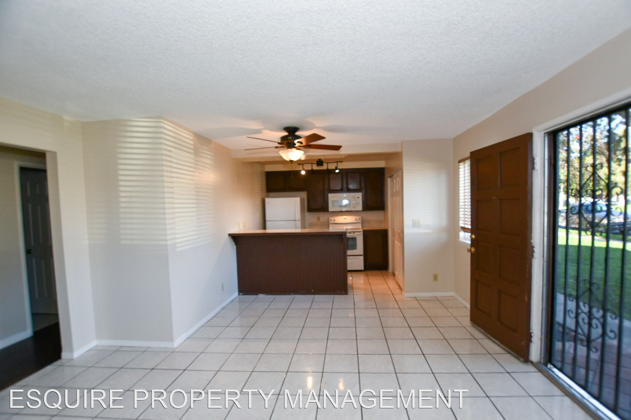 712 W Hemlock St - Photo 2 of 7