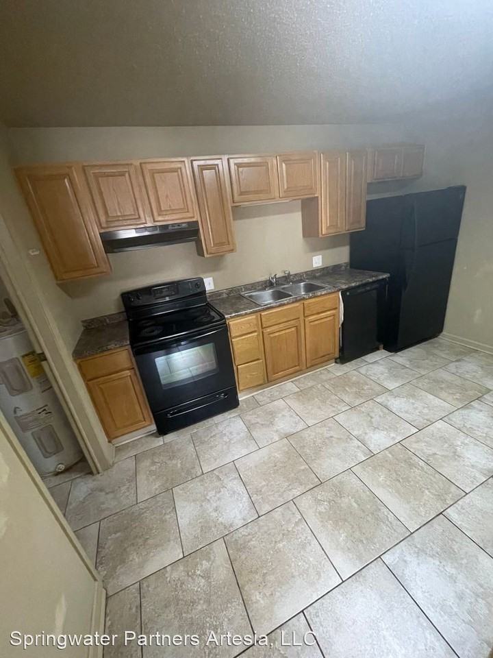 531 East Oak Ave/ 1005 Rains - Photo 3 of 6