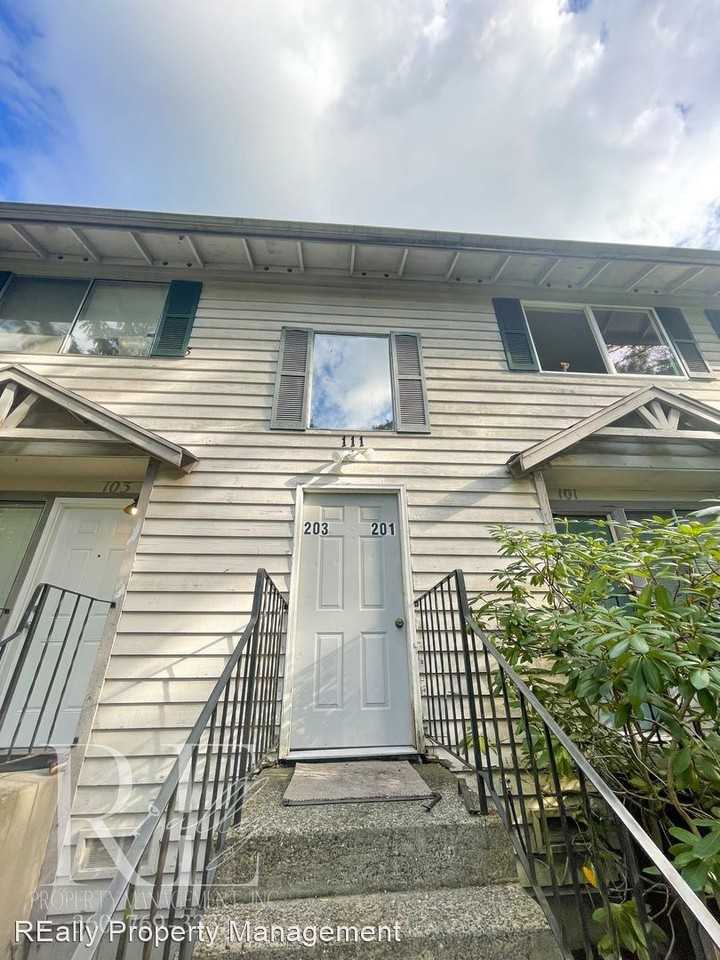 111 Lippert Dr W - Photo 3 of 22