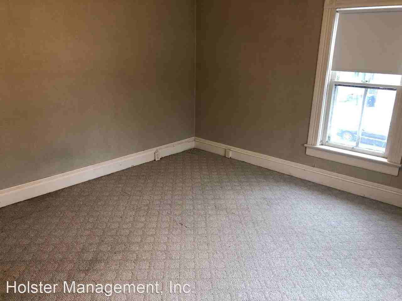 Spacious 2-bedroom Lower Apt Near Downtown - Photo 3 of 23