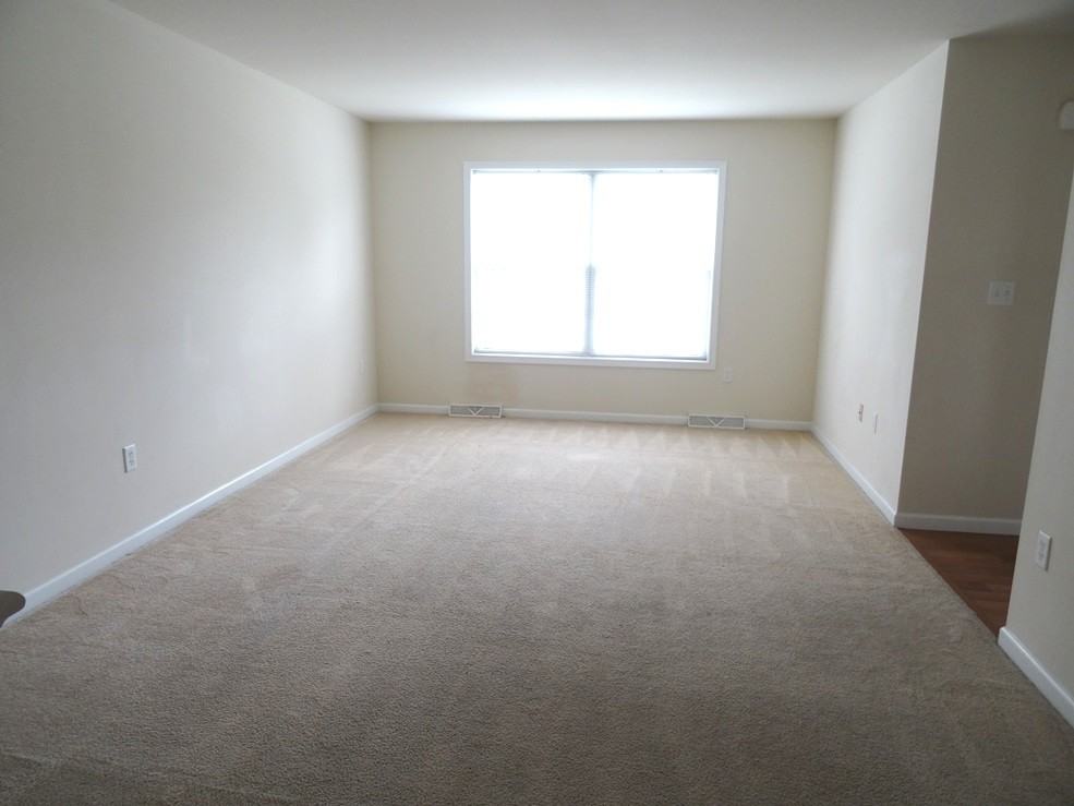 8 Bradford Dr - Photo 3 of 19