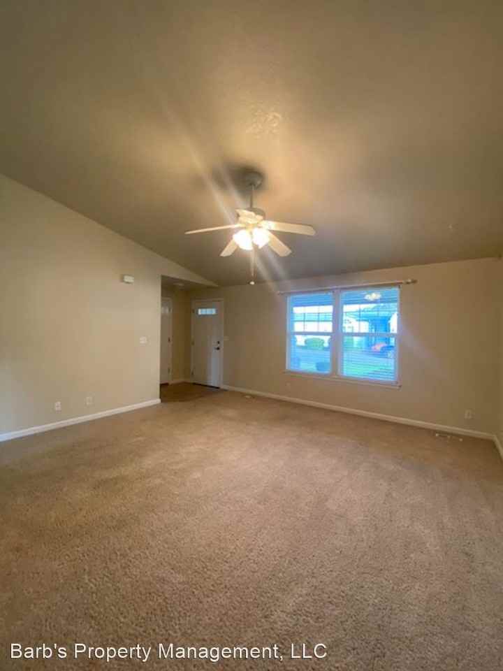 681-685 E. Milton St. - Photo 3 of 18