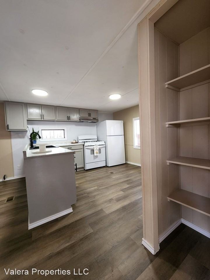 1000 West Seale - Photo 2 of 16