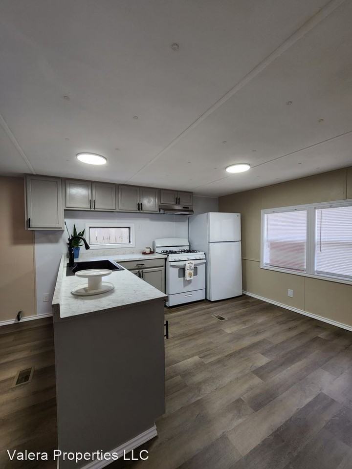 1000 West Seale - Photo 3 of 16