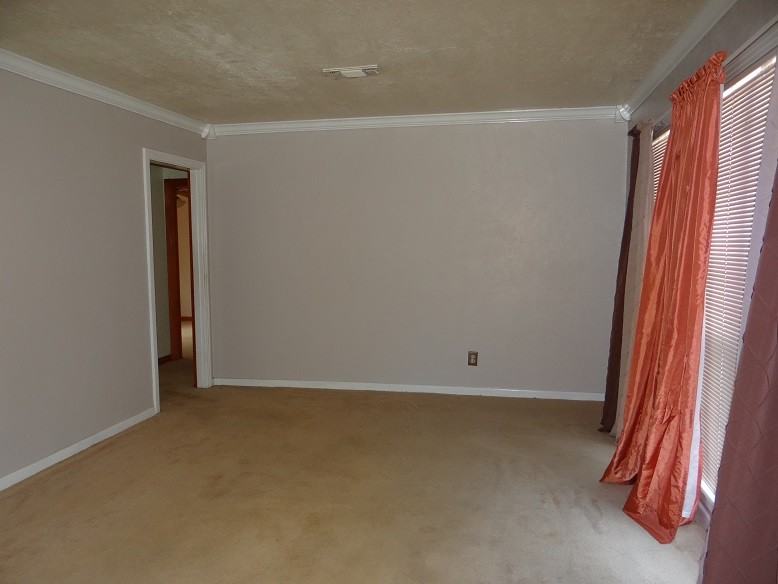 304 Pecan St - Photo 2 of 17