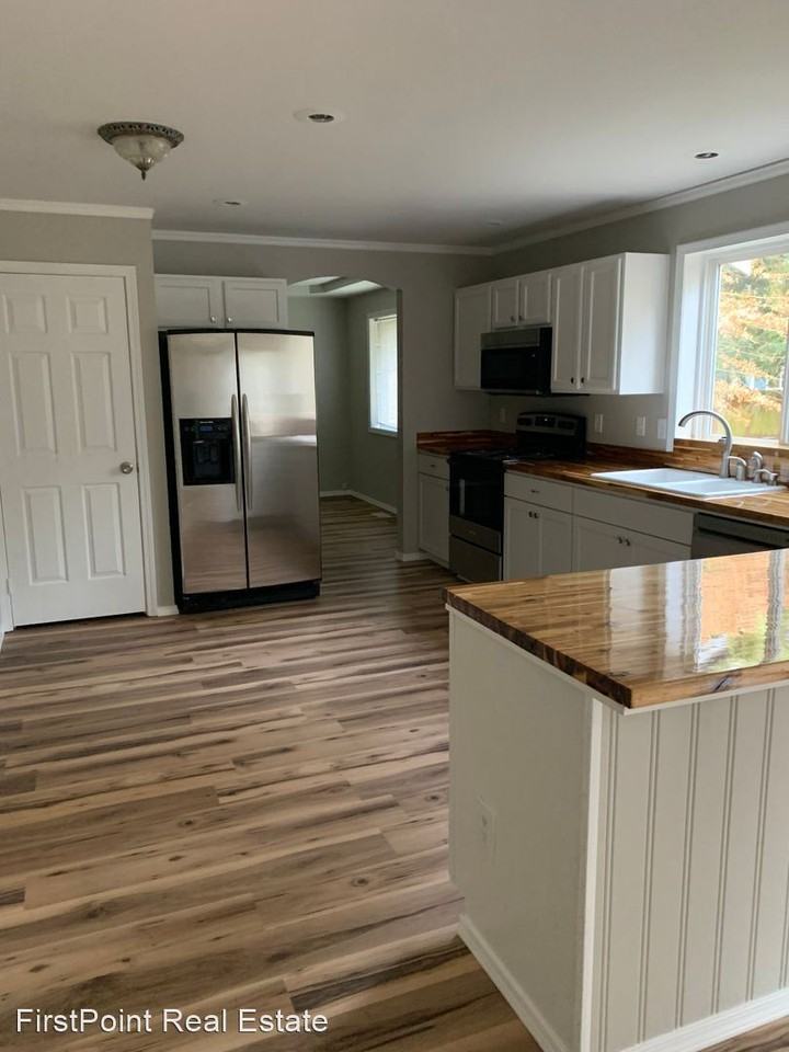 9405 62nd Avenue Ct E - Photo 2 of 7