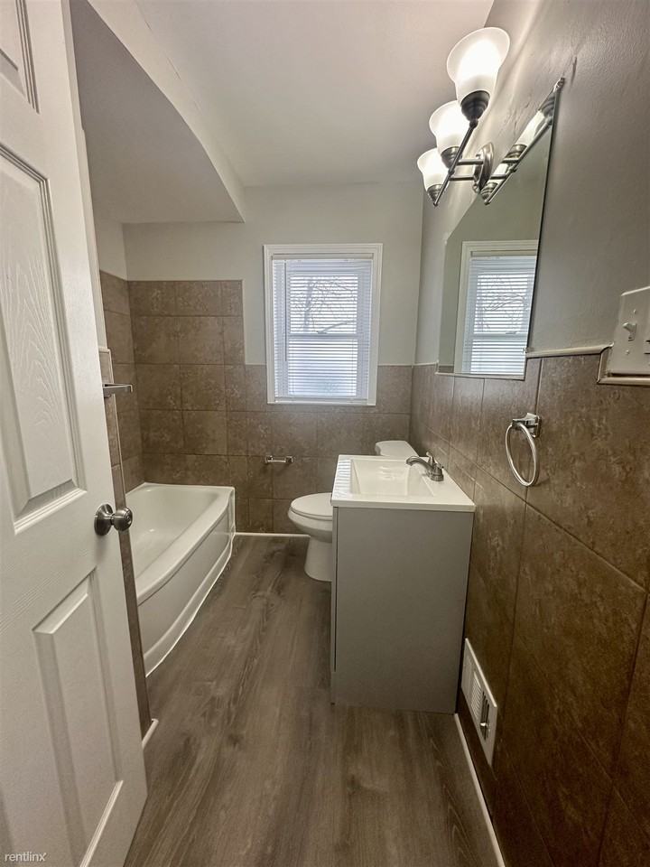 1137 Harrison St - Photo 3 of 20