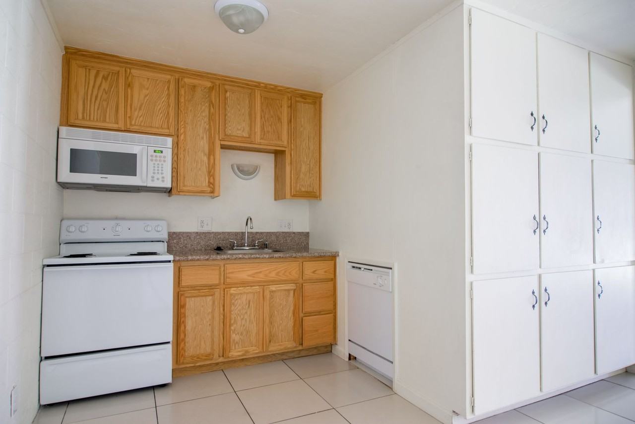 Shasta View Apartments - Photo 3 of 21