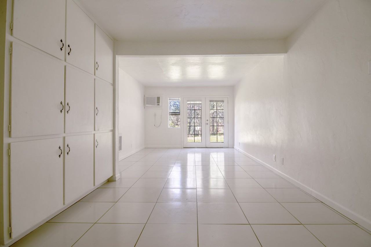 Shasta View Apartments - Photo 4 of 21