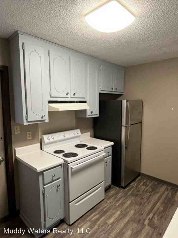 Renovated 2 Bedroom 1 Bath Duplex for Rent! - Photo 3 of 18