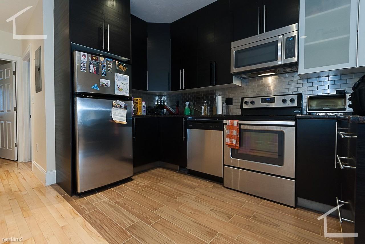 1211 Beacon St - Photo 2 of 12