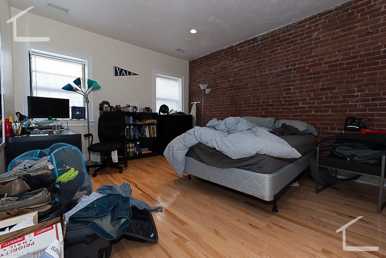 1211 Beacon St - Photo 3 of 12