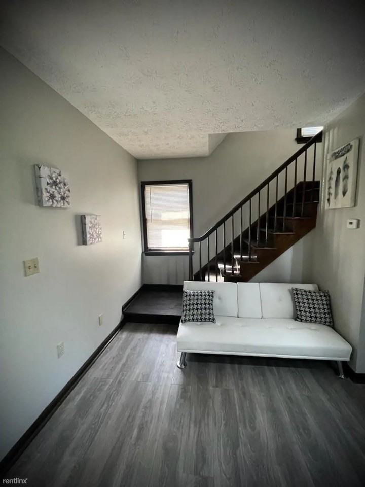 87 Townsend Ave - Photo 2 of 17