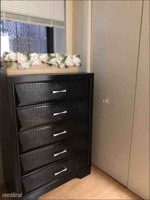 90 Saint Botolph St #1E