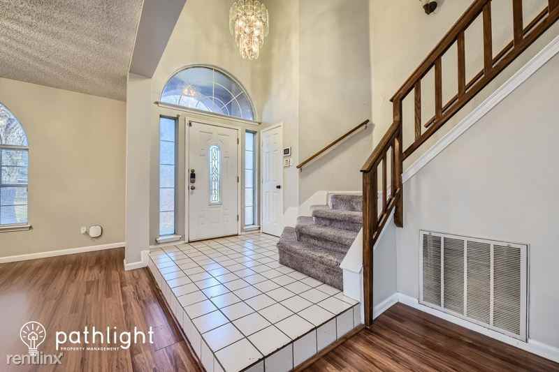 2210 Belton Dr - Photo 2 of 25