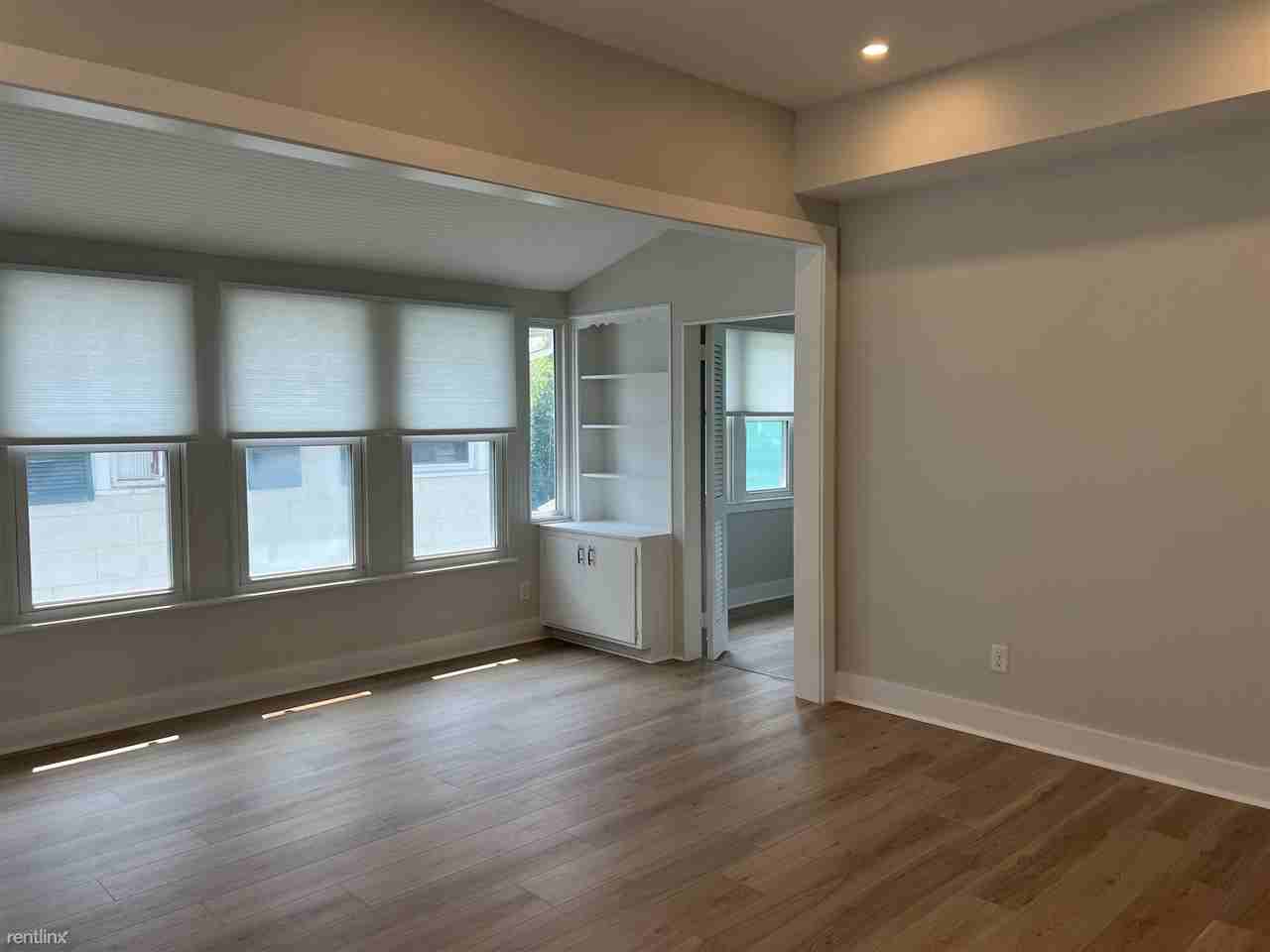 111 Palm Pl - Photo 2 of 13