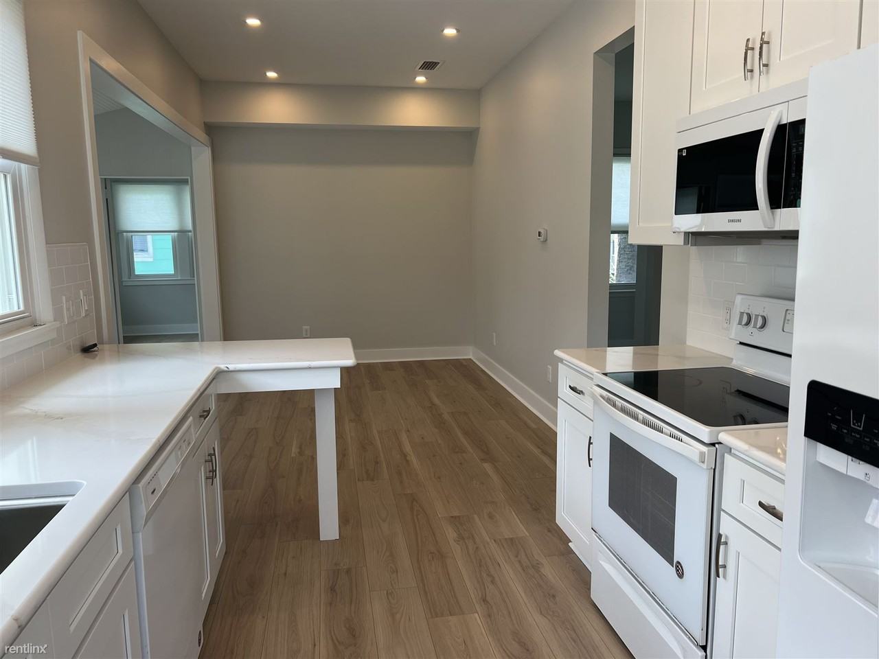 111 Palm Pl - Photo 3 of 13