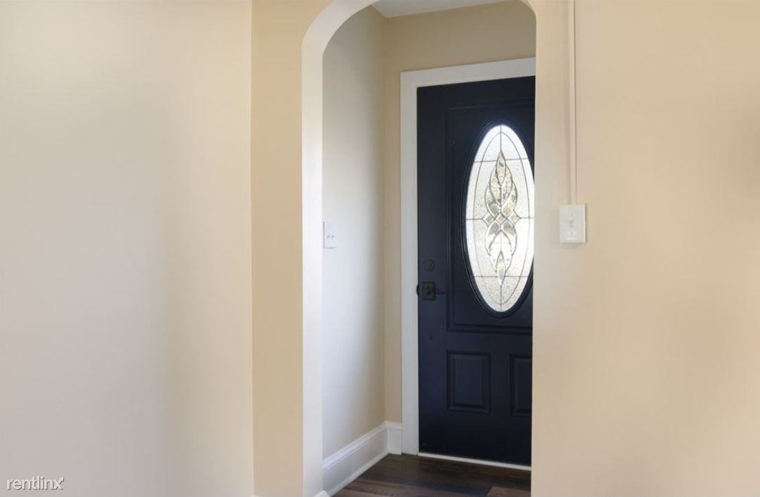 709 S Main St - Photo 2 of 11