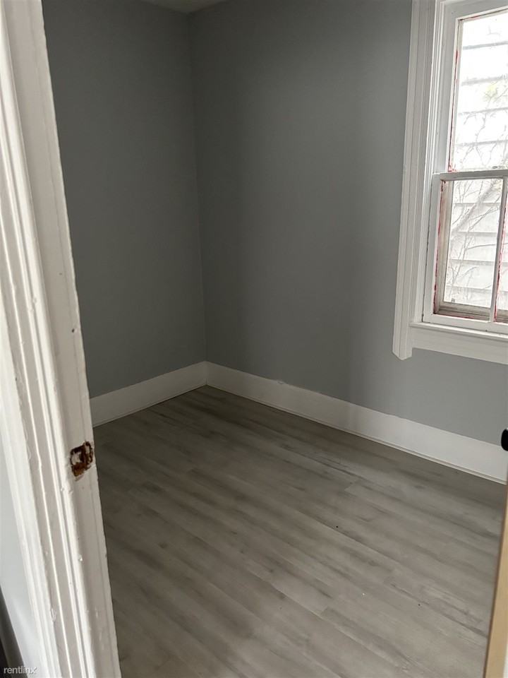 3293 W 31st St - Photo 2 of 10