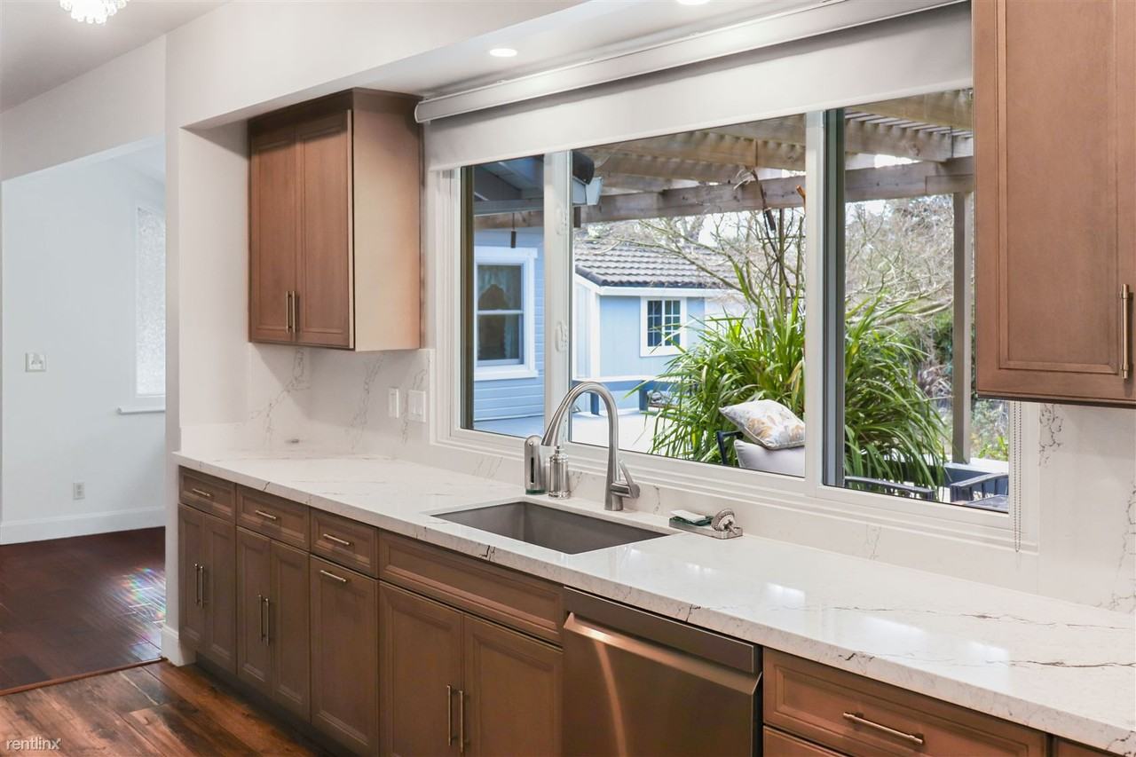 20 Bay Way - Photo 3 of 19