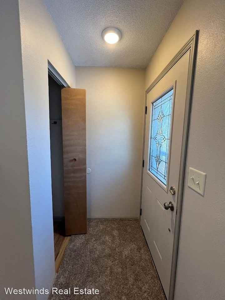 1522 California Avenue - Photo 2 of 14