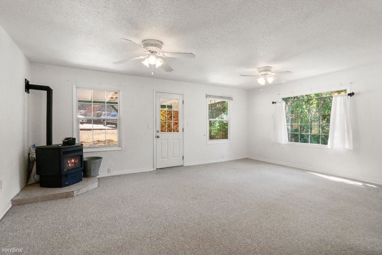 5561 Thompson Hill Rd - Photo 3 of 16