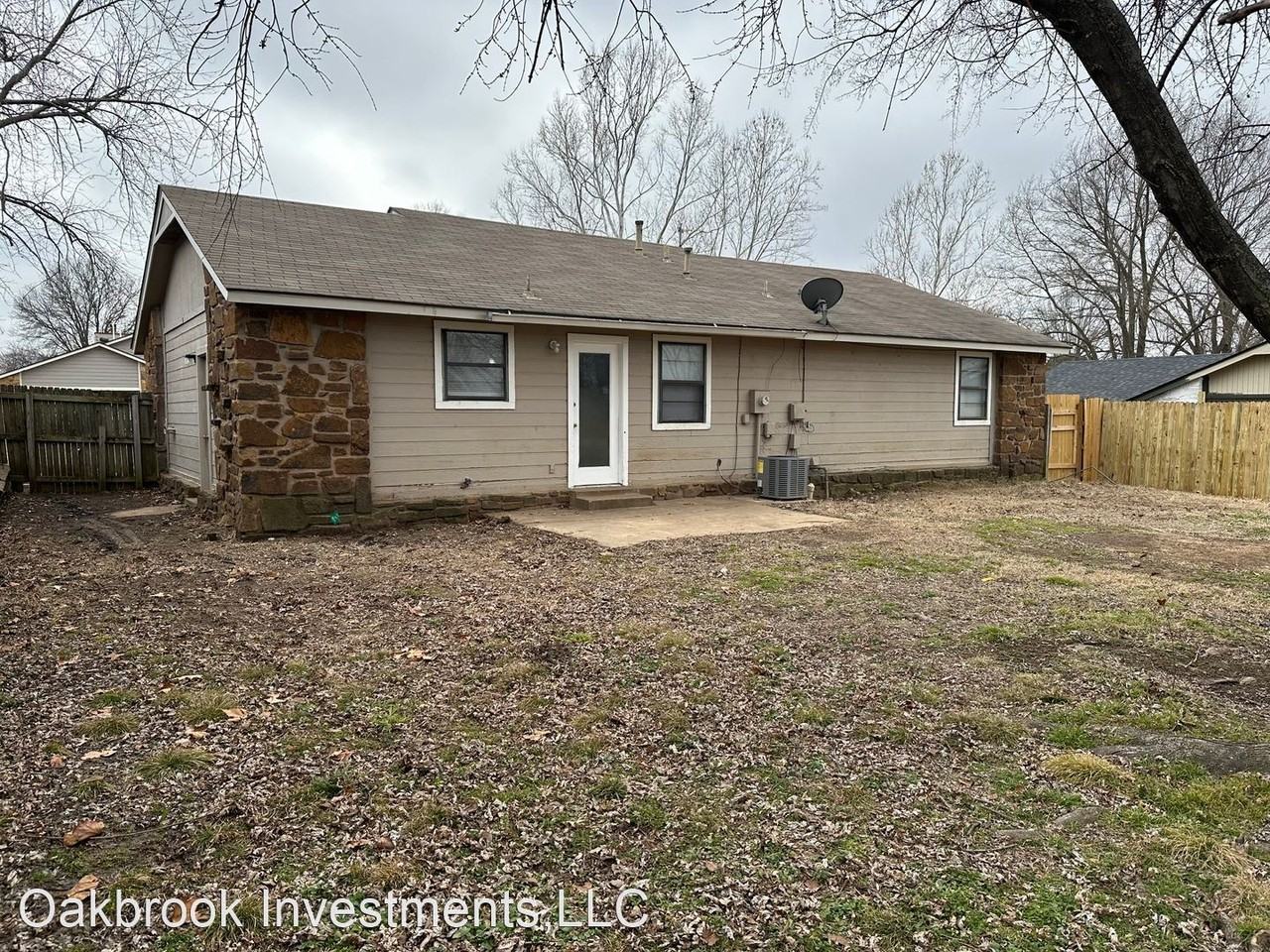 1367 E 139th St - Photo 2 of 15