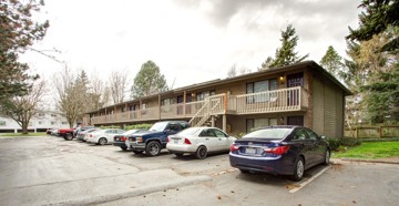 featured image of 2836 W Maplewood Ave