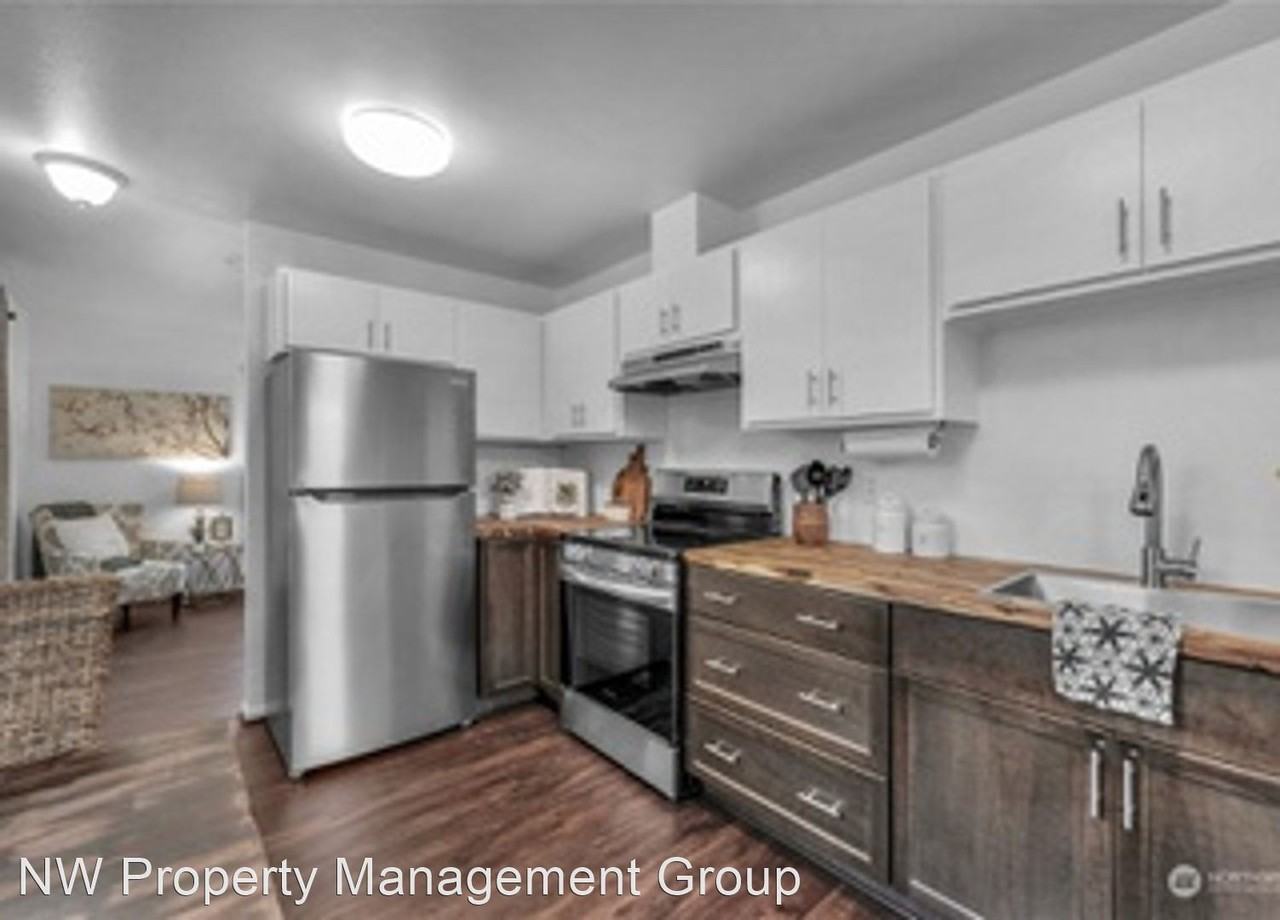 1016 Woodlawn Ave - Photo 3 of 9