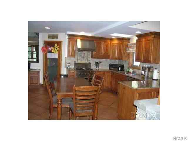 12 Glen Pl - Photo 2 of 18
