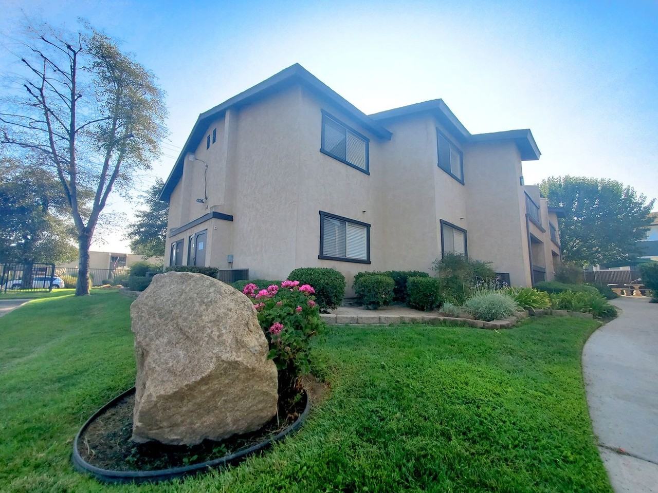 Montecito Oaks - Photo 4 of 45