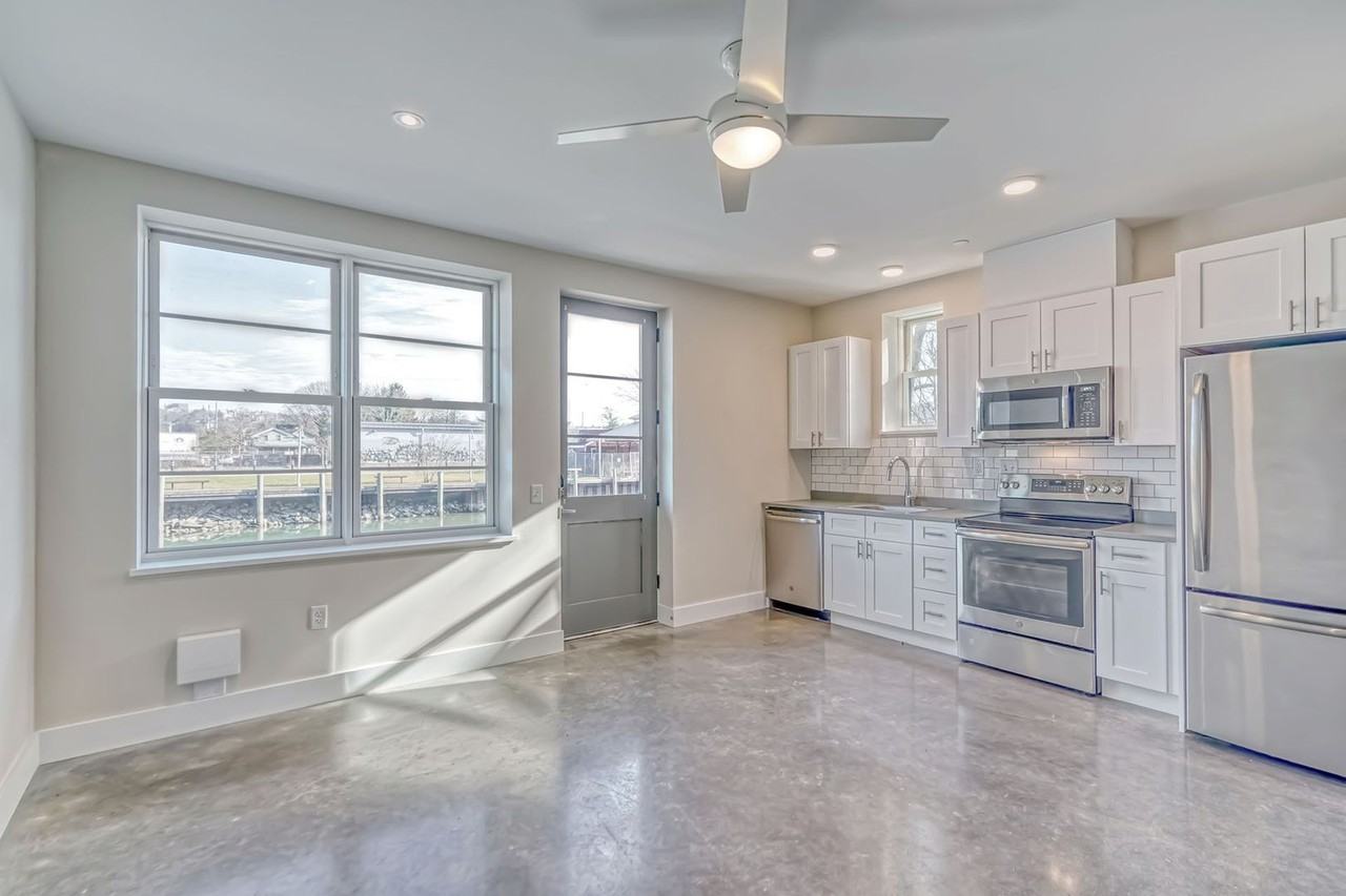 323 Taughannock Boulevard - Photo 3 of 21