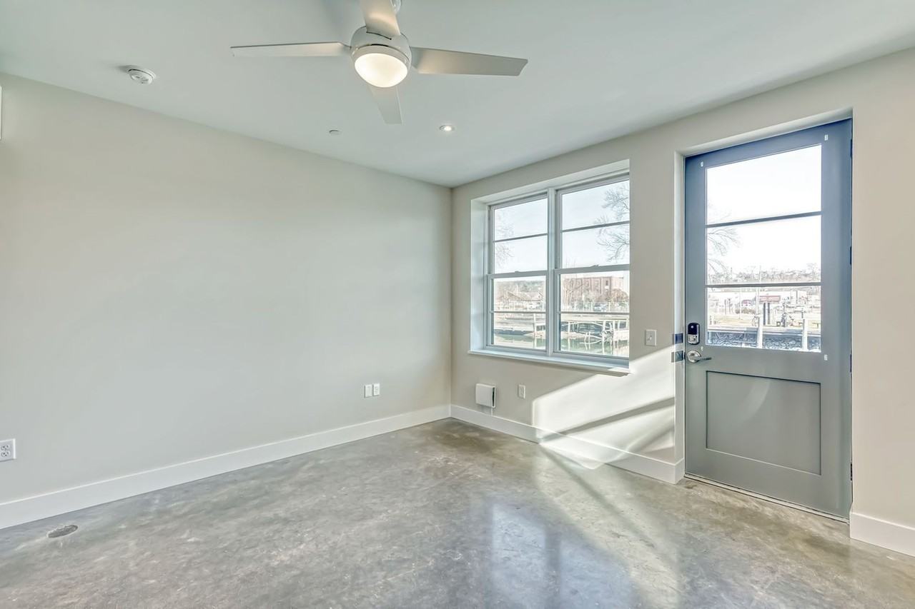 323 Taughannock Boulevard - Photo 4 of 21