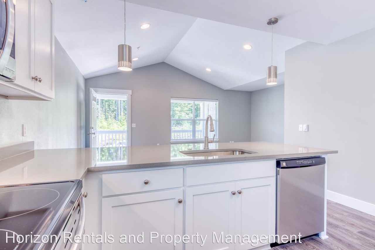 710 SE 46th St South Beach, OR 97366 - Photo 3 of 30