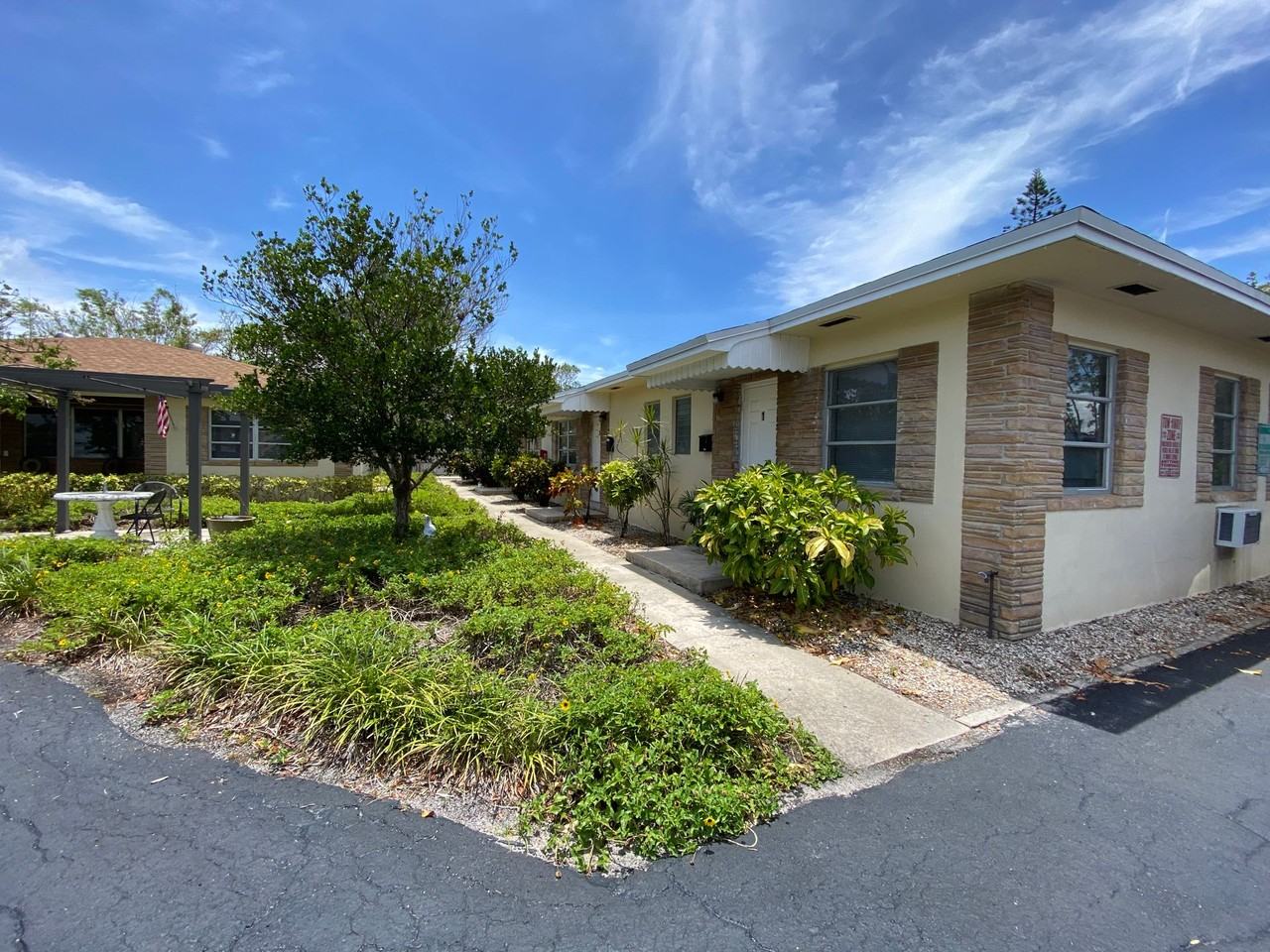 9 LW Apartments - Photo 3 of 4