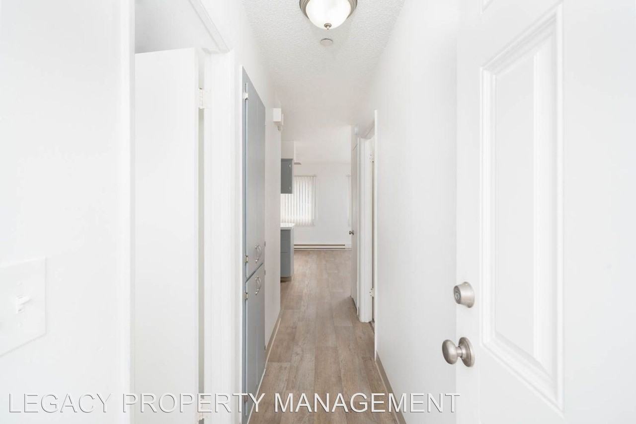 1205 E. Powell Blvd - Photo 2 of 11