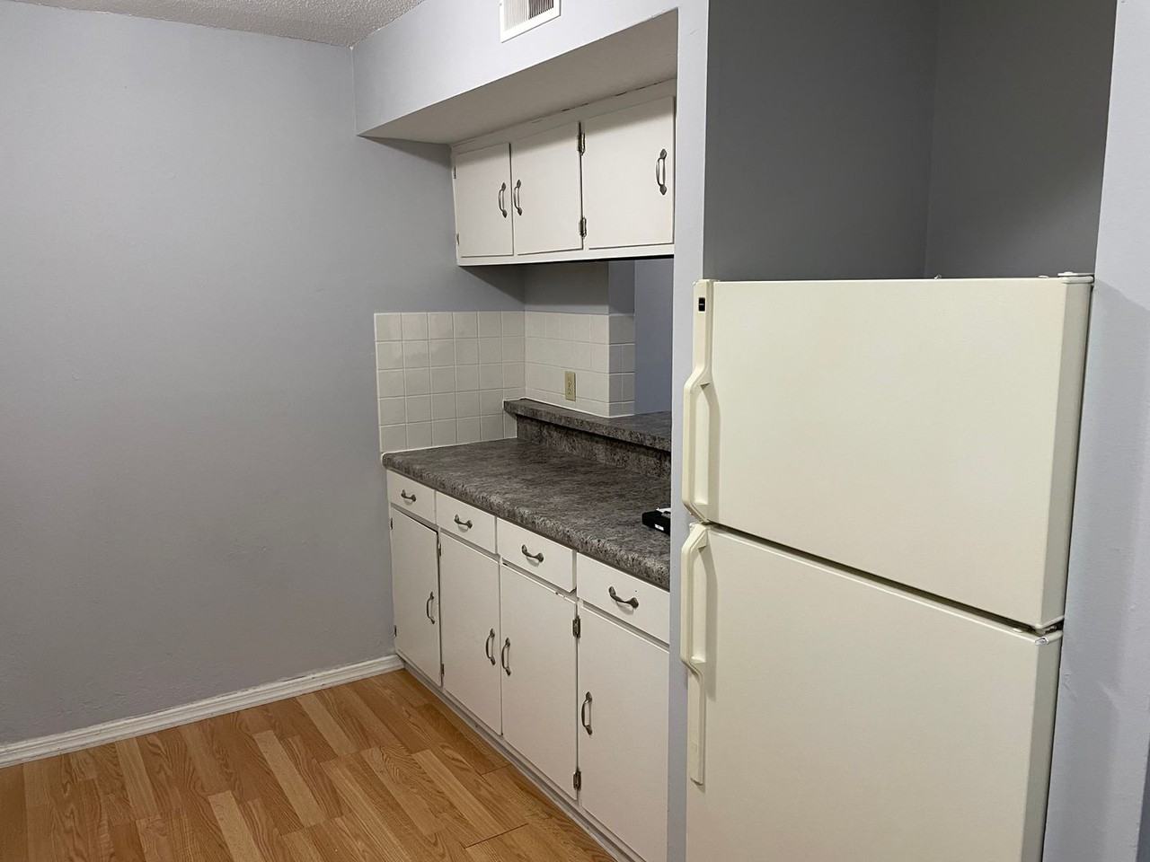 Southern Hills Townhouses & Apartments, LLC - Photo 4 of 12