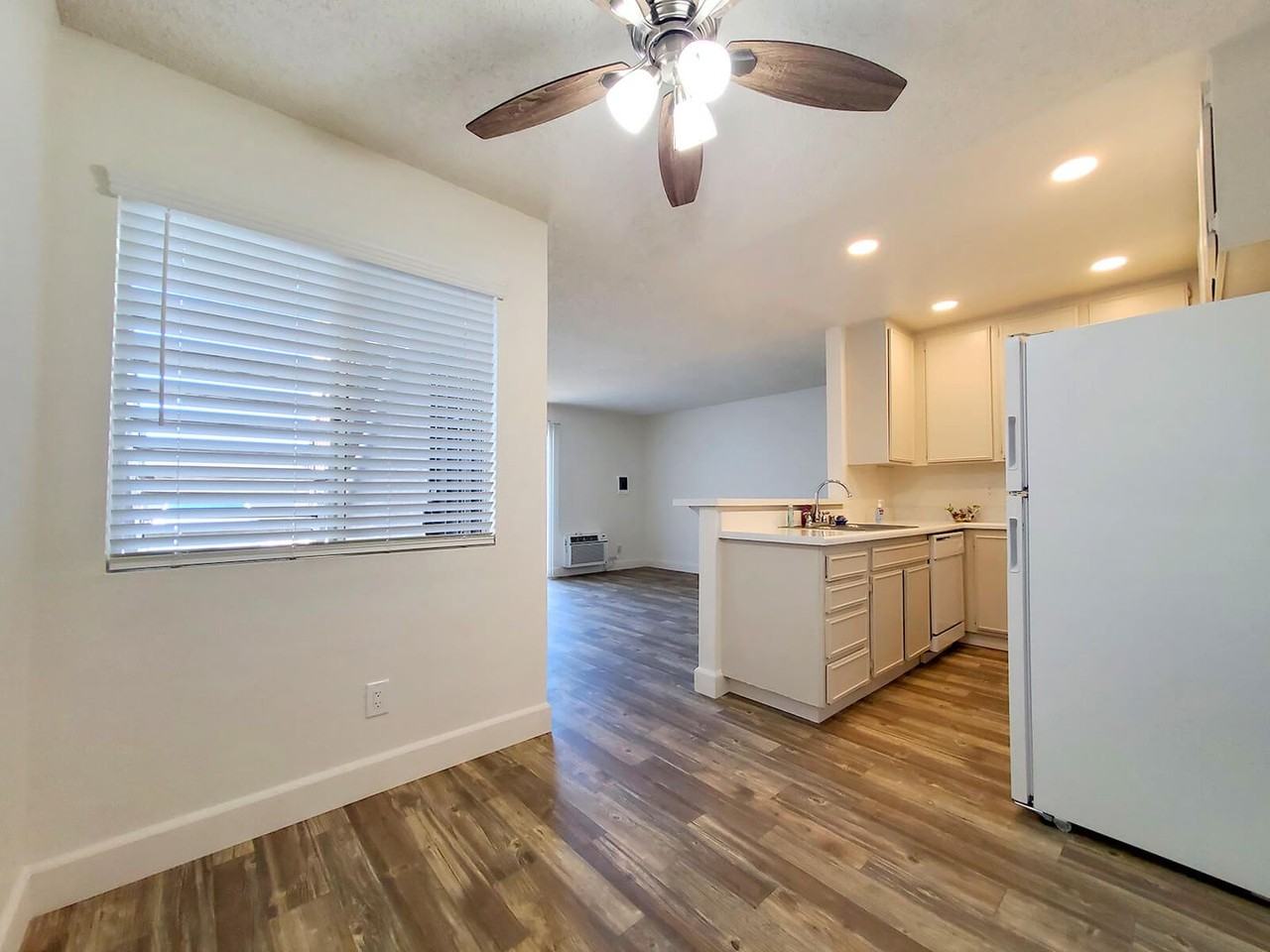Broadway Villas - Photo 4 of 13