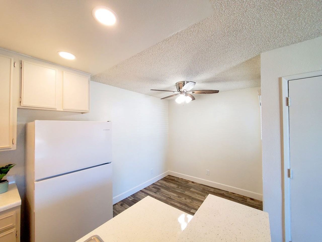 Broadway Villas - Photo 5 of 13
