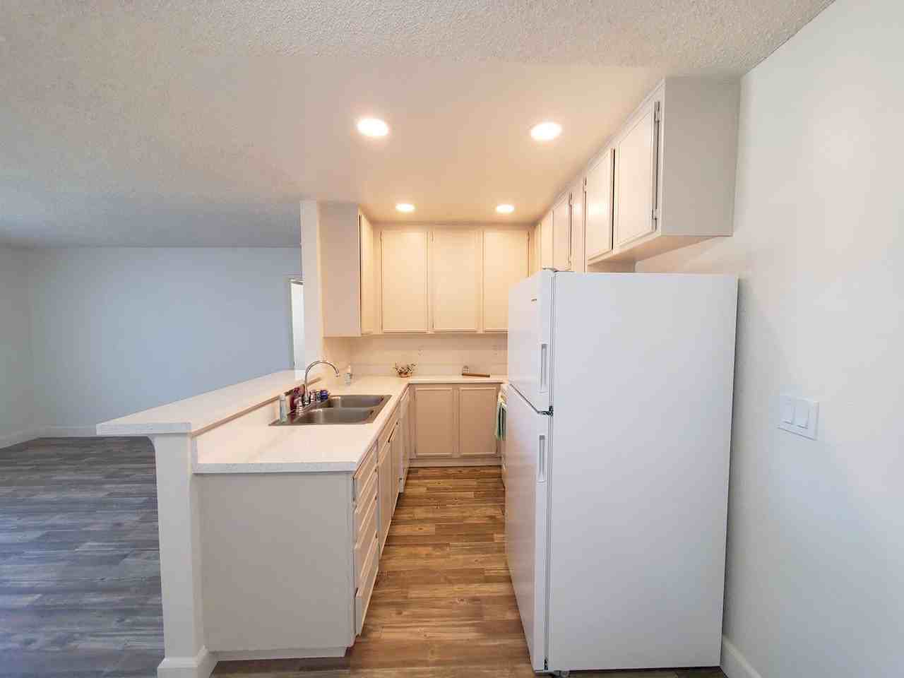 Broadway Villas - Photo 6 of 13