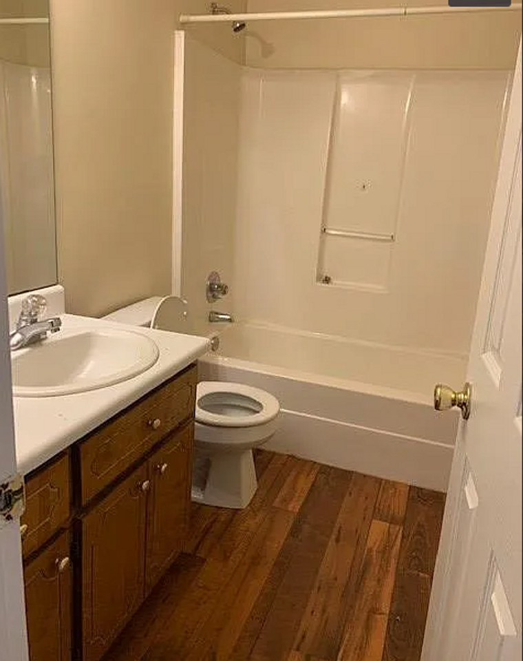 1438 Green St #E - Photo 6 of 17