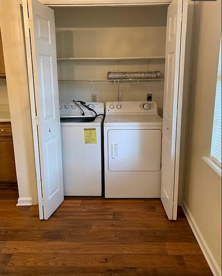 1438 Green St #E - Photo 7 of 17