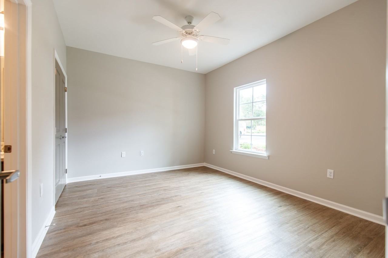 1023 1023 W. Gordon  - A1 #A1 - Photo 3 of 33