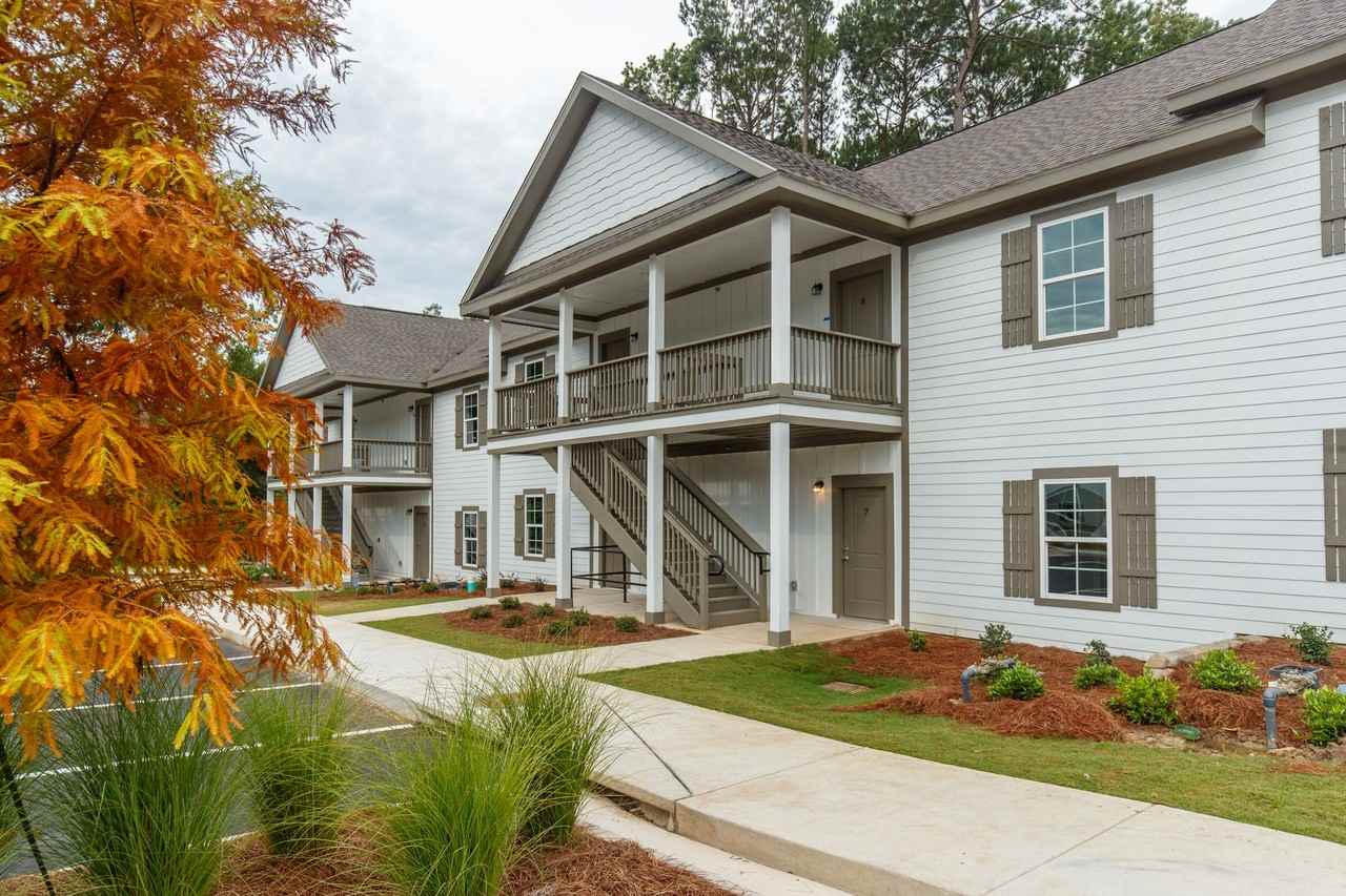 1023 1023 W. Gordon  - A1 #A1 - Photo 4 of 33