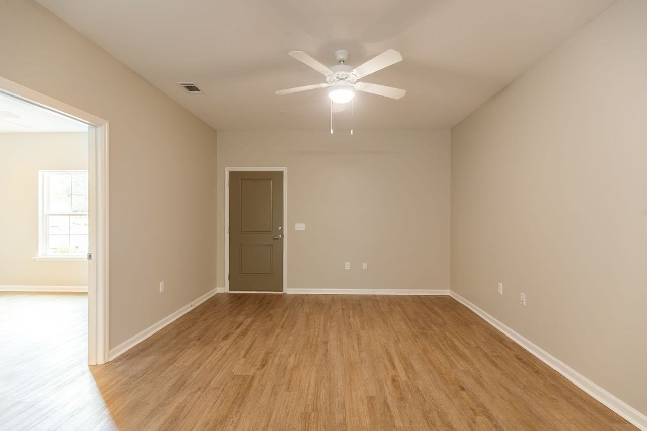 1023 1023 W. Gordon  - A1 #A1 - Photo 6 of 33